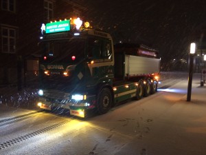 Vintertjeneste, kørsel med saltmaskine for Høje-Tåstrup Kommune.